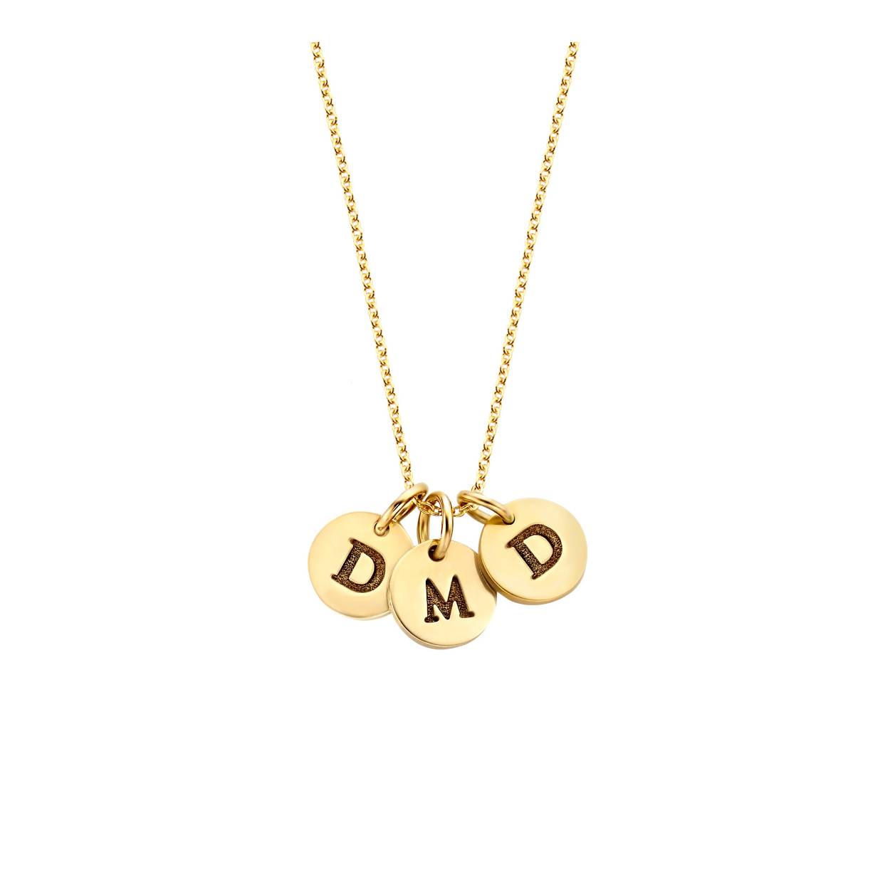 Deze ketting van Just Franky is vrouwelijk, elegant en modern. Deze ketting met Coin maakt jouw outfit persoonlijker dan ooit! Kies jouw initialen of van je ‘Loved ones’ en draag deze vanaf nu altijd bij je. Het collier is gemakkelijk uit te breiden met meerdere Coins om zo jouw eigen favoriete combinatie bij elkaar te sparen.  De Coin Necklace is superleuk om te krijgen en ook zeker leuk om cadeau te doen aan een dierbare. Wil je nog net dat beetje extra krijgen of geven? Deze Coin Necklace is fantastisch te combineren met andere echt gouden sieraden. Elk sieraad is handgemaakt in Nederland.