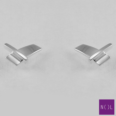 Een sieraad van NOL is het product van aandacht, esthetiek, passie en vakmanschap. Van pure focus op vormen en lijnen die met even veel overtuiging ieder siert. NOL sieraden hebben een eigen schoonheid maar benadrukken met name ook de schoonheid en het karakter van degene die ze draagt. Ieder sieraad is uniek en wordt naar uw wensen en maten gesmeed.

Bij NOL sieraden maken we wat mooi is nog mooier met Dutch design in zilver en goud voorzien van het meesterteken van Jean Jacques Smeijsters.