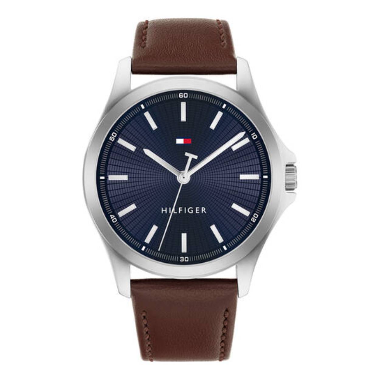 Tommy Hilfiger TH1710669 Horloge Heren Staal Bruin 43mm
Dit specifieke horloge van Tommy Hilfiger uit de Bruce serie met artikelnr: TH1710669 is een sportief herenhorloge die niet in je collectie mag ontbreken. Het leren herenhorloge heeft een zilverkleurige ronde kast met een gladde bezel en een blauw geborstelde sunray wijzerplaat. Aan het horloge zit een bruine lerenband met een gespsluiting. Het horloge heeft een mineraalglas, een doorsnee van 43mm en is 3ATM.  

Het merk:
Sinds de lancering van het merk in 1985 is Tommy Hilfiger wereldwijd bekend geworden als pionier van de klassieke Amerikaanse coole stijl. Geïnspireerd door de iconische popcultuur en het Amerikaanse erfgoed. De dames en herencollectie van dit seizoen bestaan uit minimalistische silhouetten en rustieke lederen details. De herenhorlogecollectie biedt iconische uurwerken met roestvrijstalen, lederen en siliconen banden.

Specificaties:
- Mineraalglas
- Ronde kast 43mm
- Zilverkleurige horlogekast
- Blauwe wijzerplaat 
- Bruine lerenband 
- 3ATM