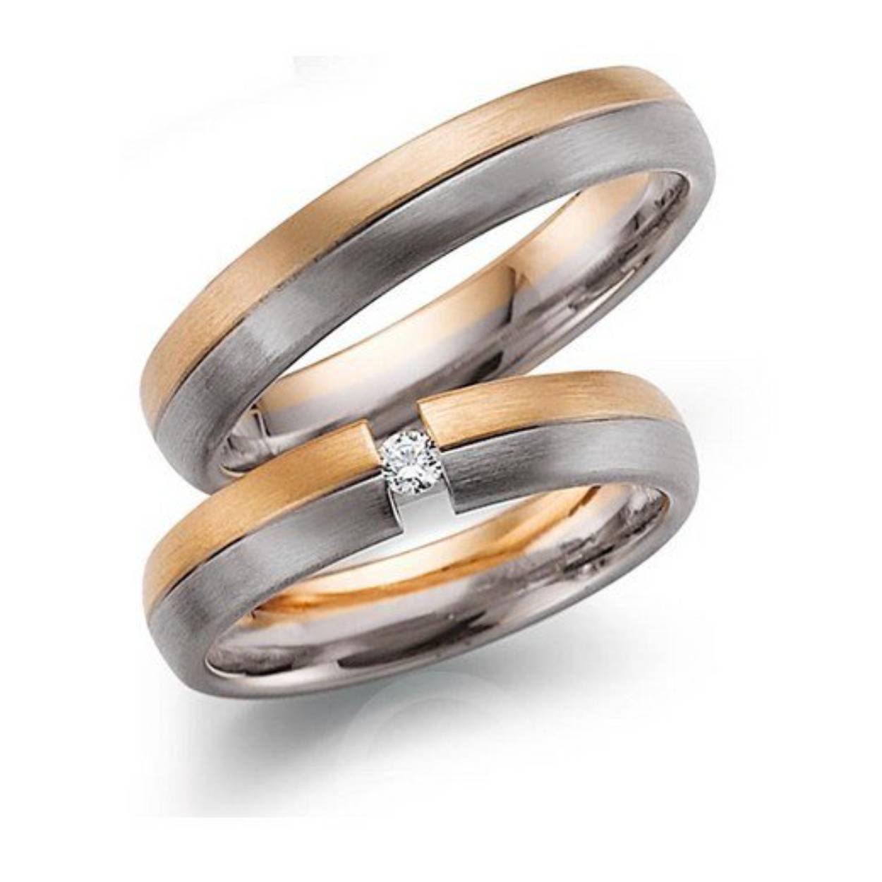 585 bicolor trouwringen, mat geel/witgoud. 4.5 mm breed. De damesring is gezet met 0.05ct briljant.
Prijs is op aanvraag