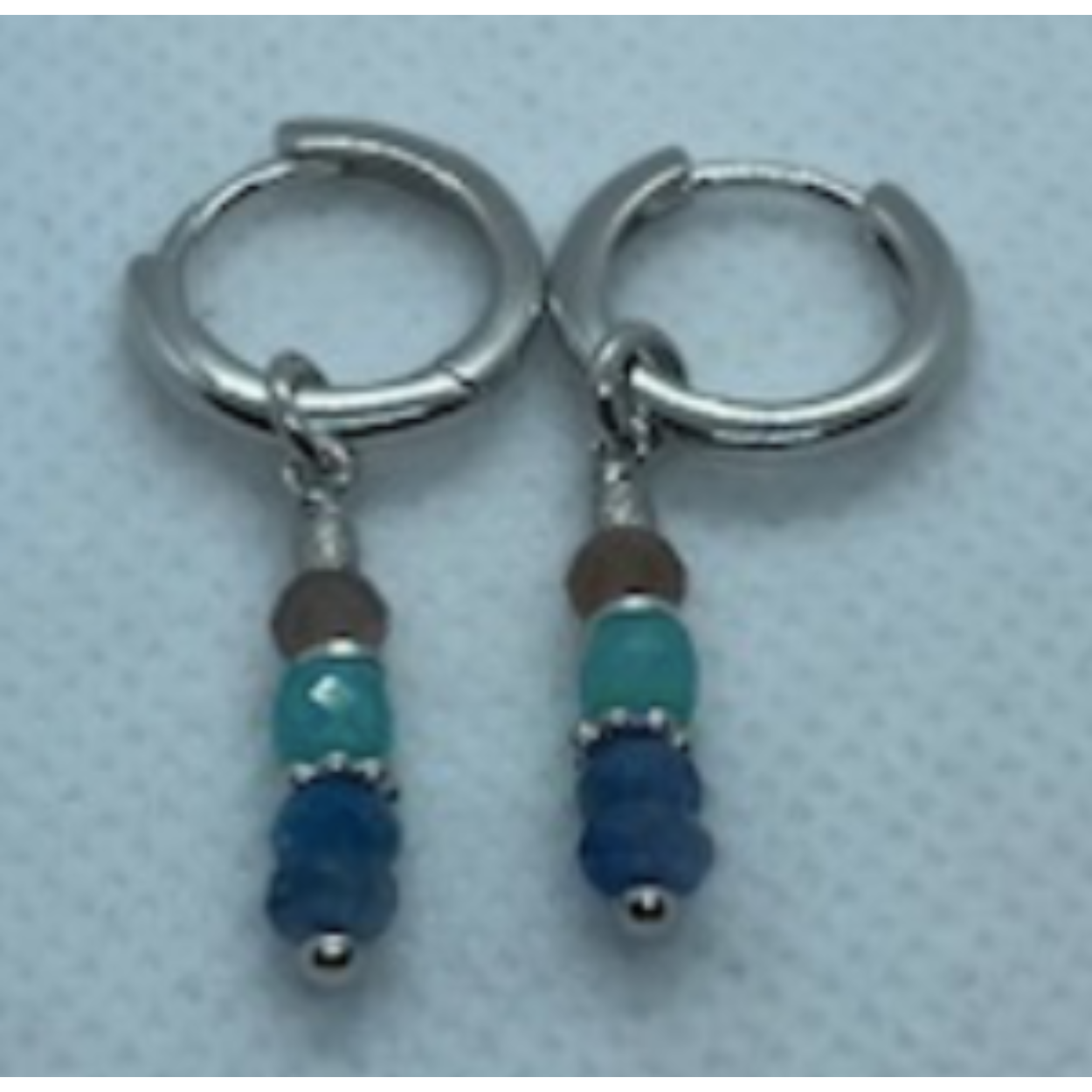 oorringen met blauwe topaas, maansteen, amazoniet en kyaniet