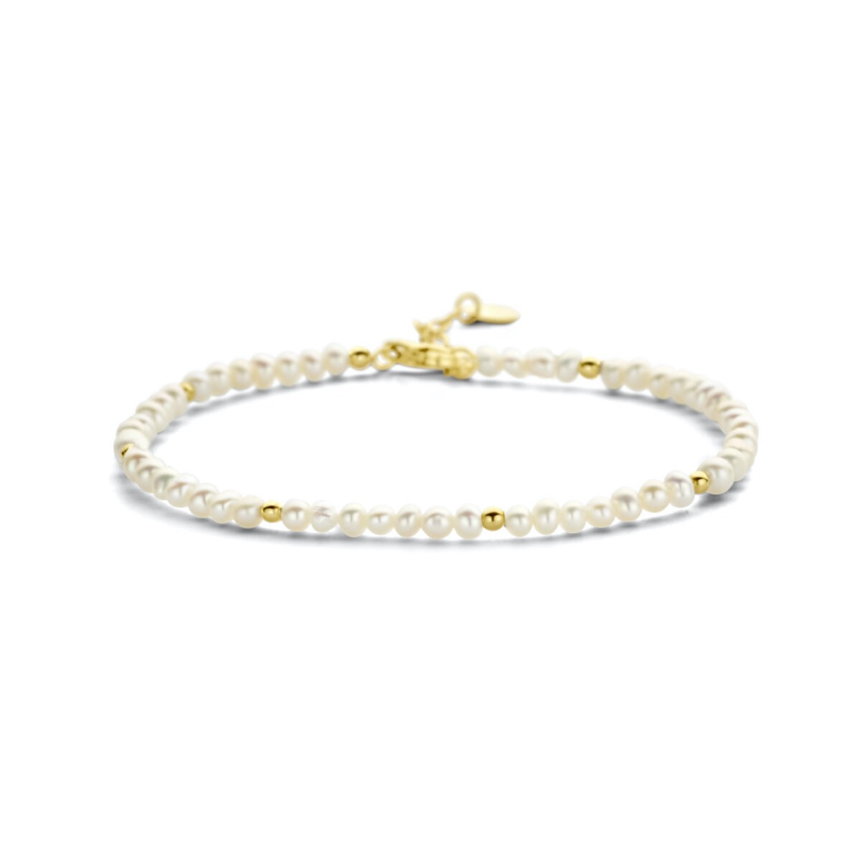14 Karaat geelgouden armband uitgevoerd met schitterende zoetwater parels en een karabijnsluiting. De armband heeft een schakelbreedte van 3.3mm. De armband  heeft een lengte van 16cm met een extensie van 2cm. Draag de armband met de bijpassende collier.