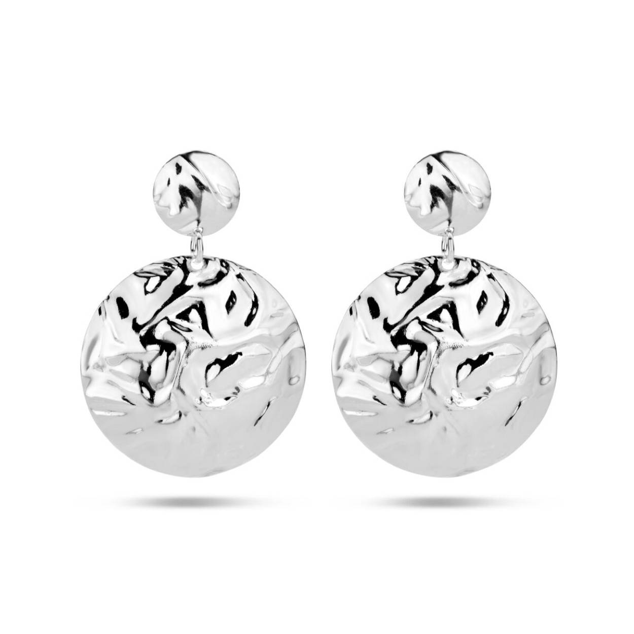 Gerhodineerd 925 zilveren ronde oorhangers. De oorhangers hebben een totale hoogte van 3.9cm en een breedte van 27mm.