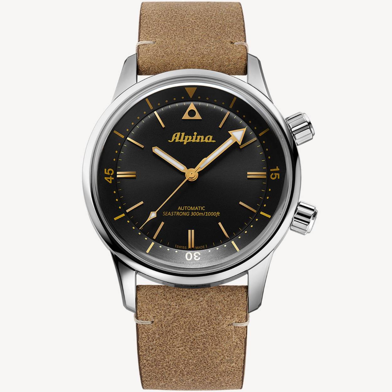 De Heritage Diver 300 van Alpina combineert de traditie van klassieke duikhorloges met moderne technologie en eigentijds design. Geïnspireerd door het eerste Alpina "Super Compressor" duikhorloge uit 1969, belichaamt de nieuwe Heritage Diver 300 het DNA van het merk: robuust, functioneel en stijlvol. De 42 mm roestvrijstalen kast met een elegante look doet denken aan het originele ontwerp van de Super Compressor horloges en is gebouwd voor duurzaamheid. De geschroefde kronen, één op 2 uur en één op 4 uur, geven het horloge zijn iconische retro charme. De bovenste kroon bedient de draaibare binnenring, terwijl de onderste kroon verantwoordelijk is voor het instellen van de tijd en datum.

De donkerblauwe wijzerplaat met een crèmekleurige binnenring en contrasterende markeringen geeft het horloge een elegante uitstraling. Roségoudkleurige indexen en wijzers, gecoat met wit luminescerend materiaal, zorgen voor optimale afleesbaarheid, zelfs in donkere omgevingen.