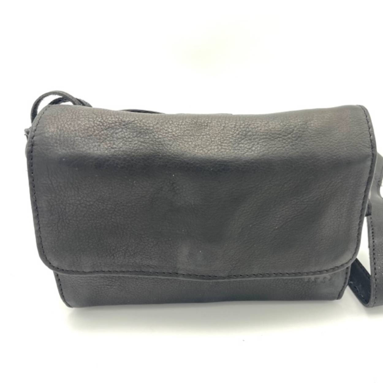 Leuke 3 vaks schoudertas met een vak voor veel pasjes.

Afmetingen:
Hoogte 14cm x breed 20cm x diep 5cm