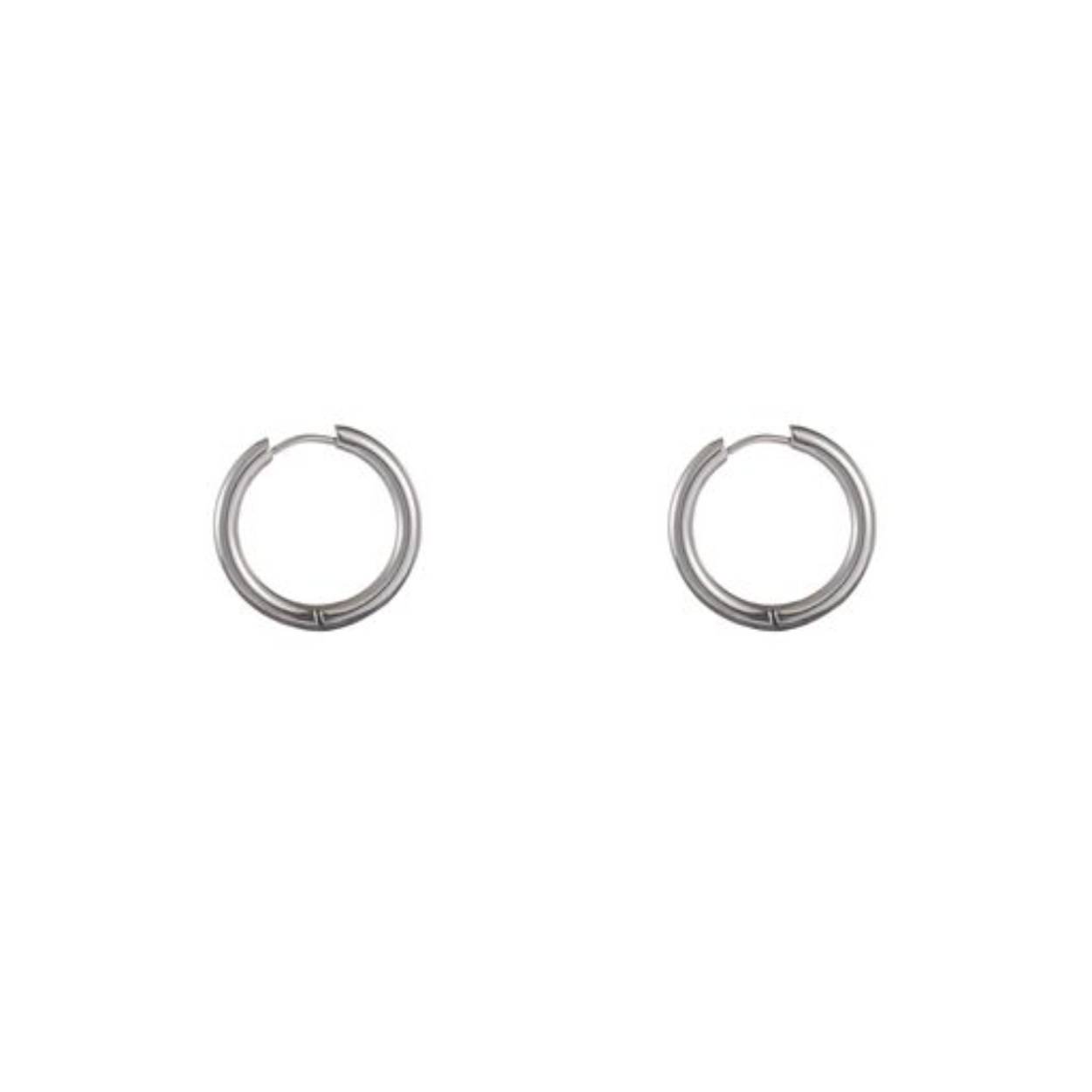 Van grote statement oorbellen tot klassieke oorringetjes of – knopjes - in onze collectie komen oorbellen in alle soorten en maten terug, maar steeds van mooie kwaliteit en in lijn met de laatste nieuwe trends.