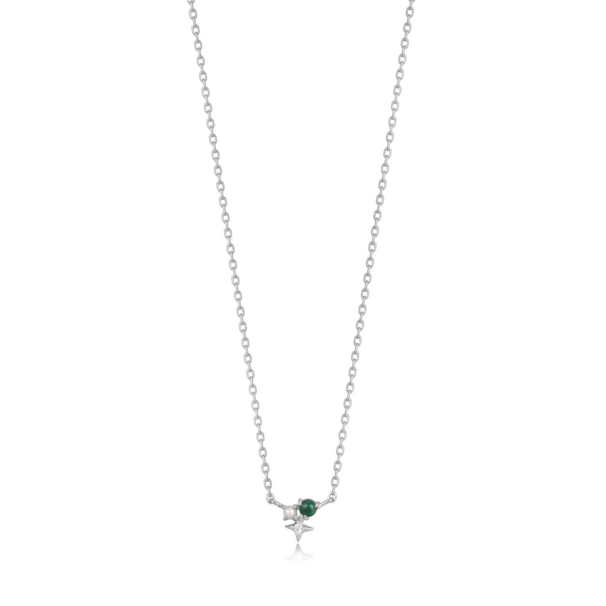 Laat je hemelse kant stralen met deze unieke ketting. De fijne ketting is bezet met een trio van stenen: groene malachiet, een hemelse parel en glinsterende zirkonia. Afgewerkt met een ster, zorgt dit unieke stuk voor positieve energie.
38 – 43cm

