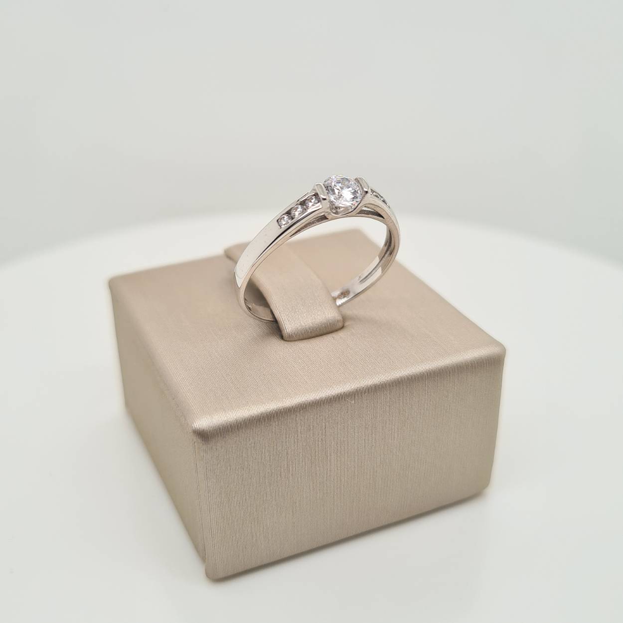14krt gouden ring met zirkonia