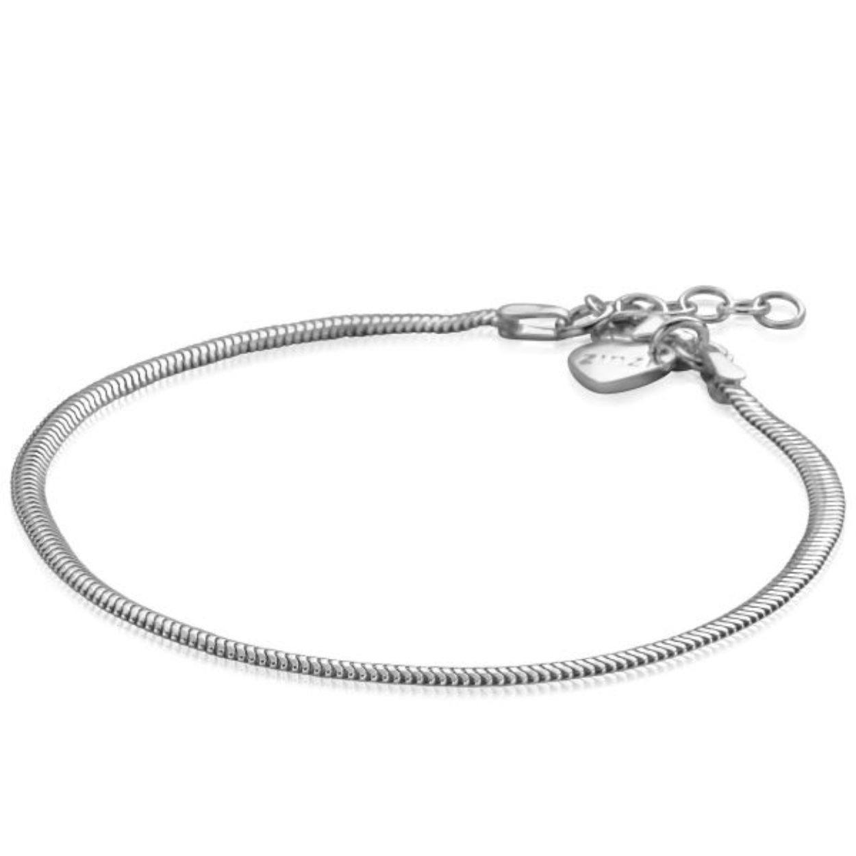 Dit is een armband van het merk Zinzi. De armband is zilverkleurig en gemaakt van zilver. 