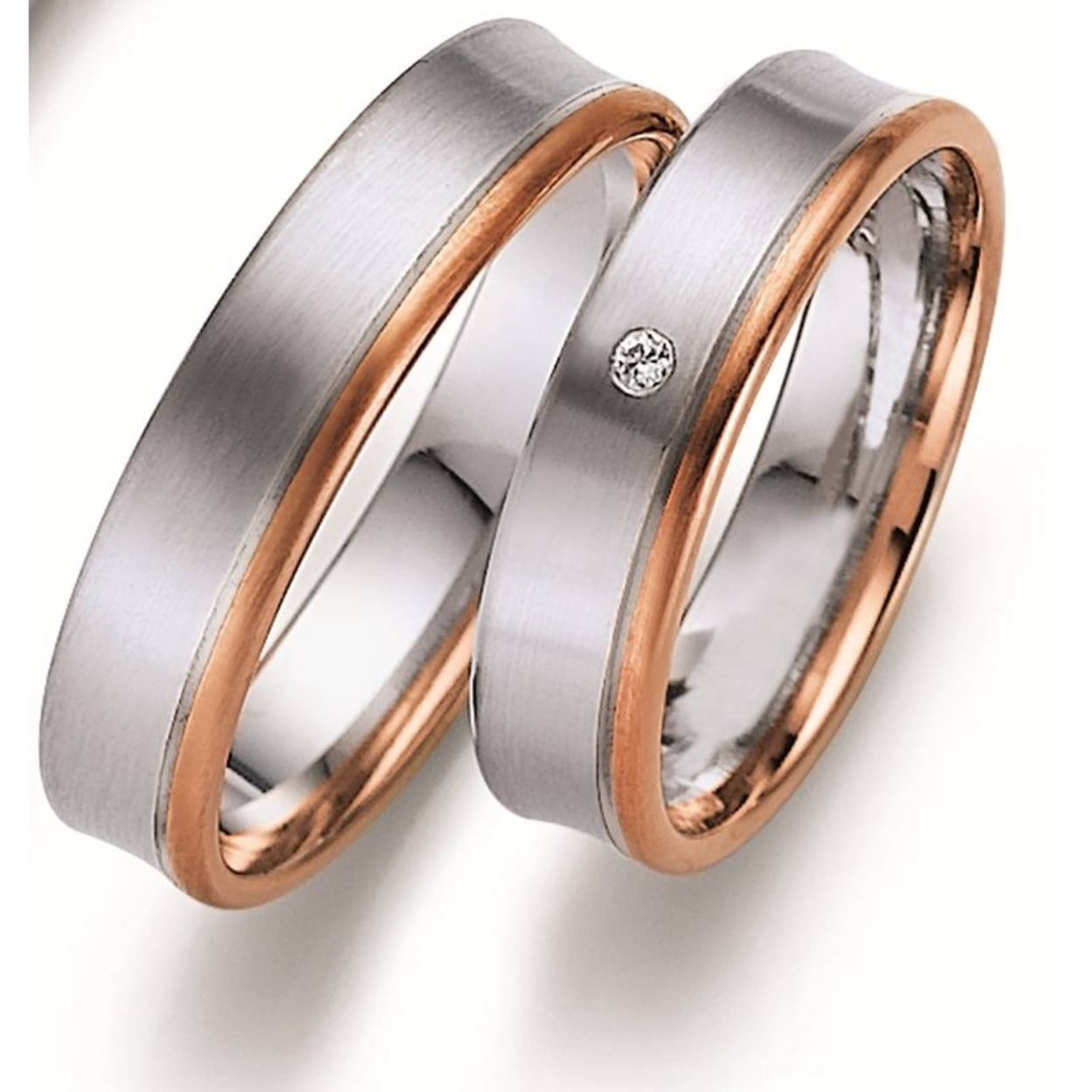 585 bicolor trouwringen W/R.5 mm breed, De damesring is gezet met0.01ct briljant
Prijs is op aanvraag