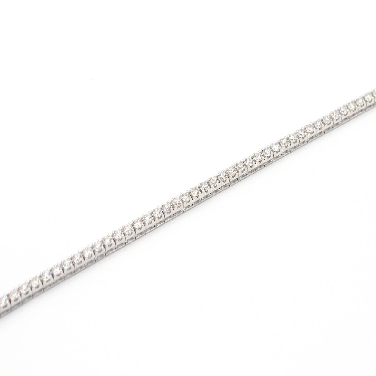 Tennisarmband in witgoud met diamanten.