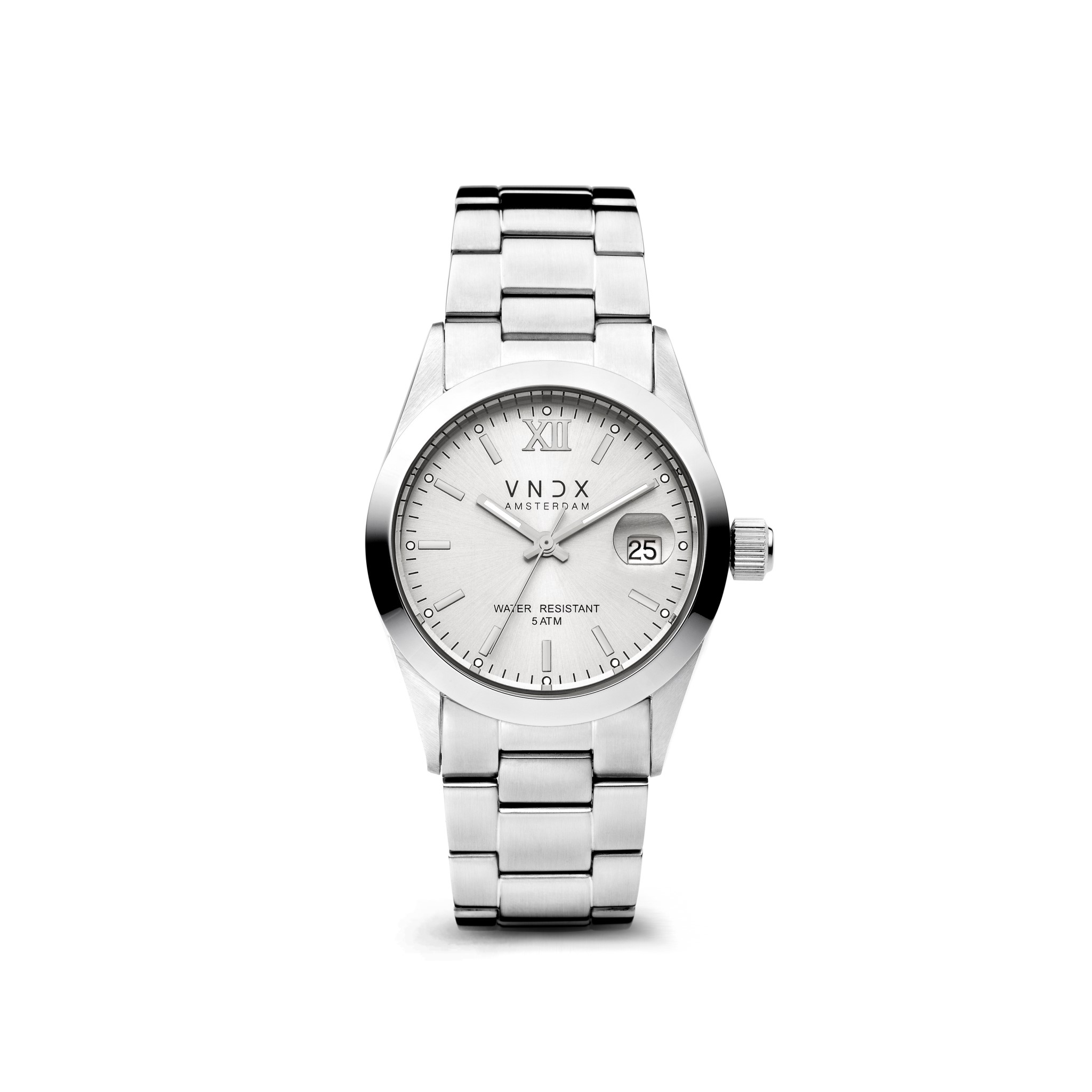 De Dare Devil Staal Zilver, een tijdloze klassieker die je ten alle tijden ondersteunt nooit te laat te zijn. De sprekende kast van 36 mm zorgt voor de perfecte pasvorm, zo is je horloge niet té opvallend, maar toch ook zeker niet weg te denken uit je sieraden collectie.

Haar klassieke design, de gladde lunette en haar effen zilveren wijzerplaat vormen een horloge voor iedere gelegenheid. Een zakelijke meeting of een borrel met vriendinnen, De Dare Devil Staal zal ervoor zorgen dat je geen enkele afspraak mist.

Ook als je je horloge nooit meer af wil doen, is de Dare Devil Staal waar je naar op zoek bent. Met een waterdichtheid van 5 ATM, kun jij met je Dare Devil dansen in de regen!

Wees jezelf, Creer je eigen stijl en kies je eigen pad! Just be a Dare Devil, It’s Never Too Late!