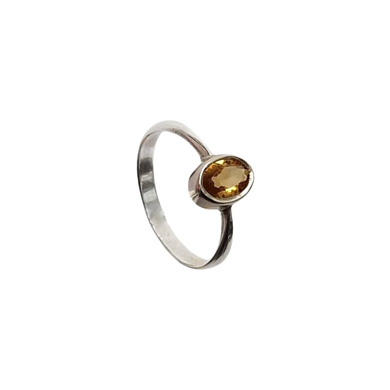 Ring met een prachtige natuurlijke goudgele Citrin 8 x 6mm