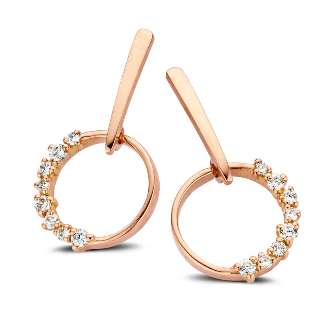 18 kt gouden oorstekers met briljant: 0,26 ct
Bijhorende hanger ook verkrijgbaar
De prijzen kunnen variëren naargelang de goudprijs