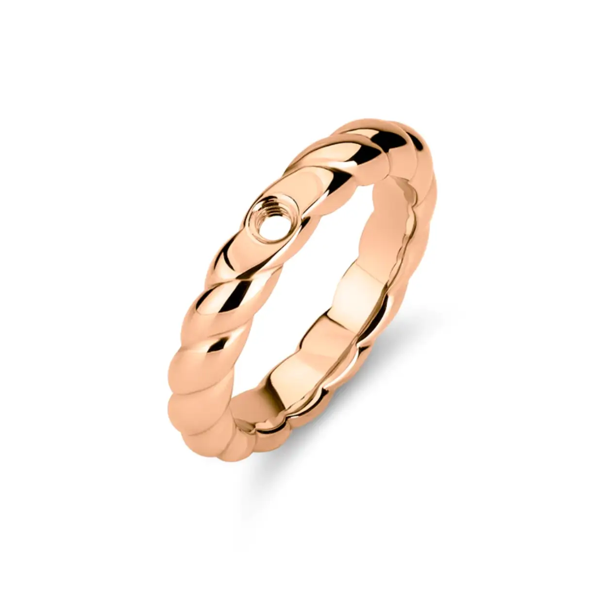 De Melano Twisted Tova ring is de Twisted variant van onze Friends Zoey ring. De look van een glanzend rope om je vinger is elegant en stoer tegelijk. Combineer de ring met jouw favoriete Twisted steentje om er je eigen draai aan te geven. De Tova ring is 4 mm breed en is verkrijgbaar in een zilver-, rose goud- of goudkleurige plating.

Alle steentjes uit de Melano Twisted collectie zijn verwisselbaar en passen op alle Twisted sieraden.


