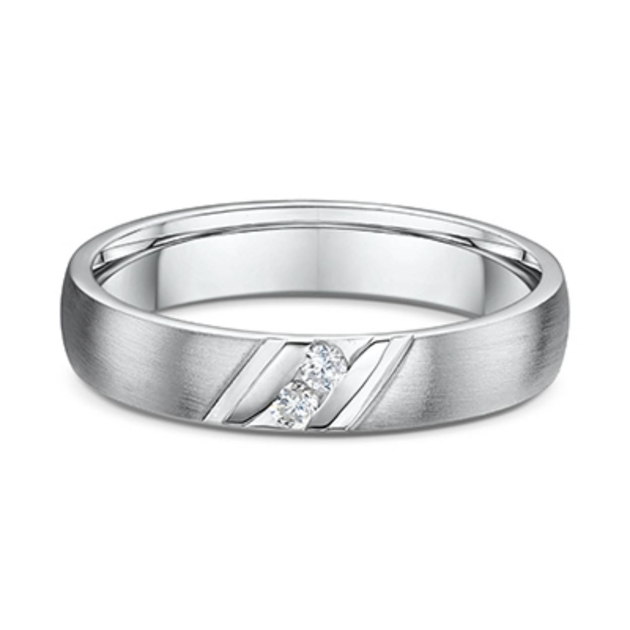 Trouwringen witgoud met in de damesring twee diamanten. Beide ringen zijn 4 mm breed