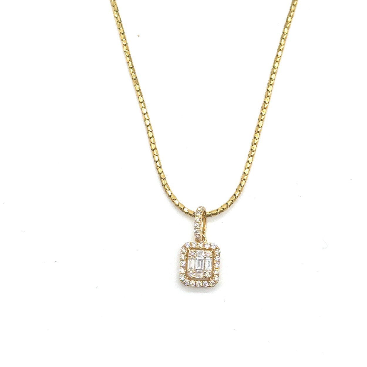 14k gouden ketting met een diamanten hanger van 0.28 craat. G/si. 