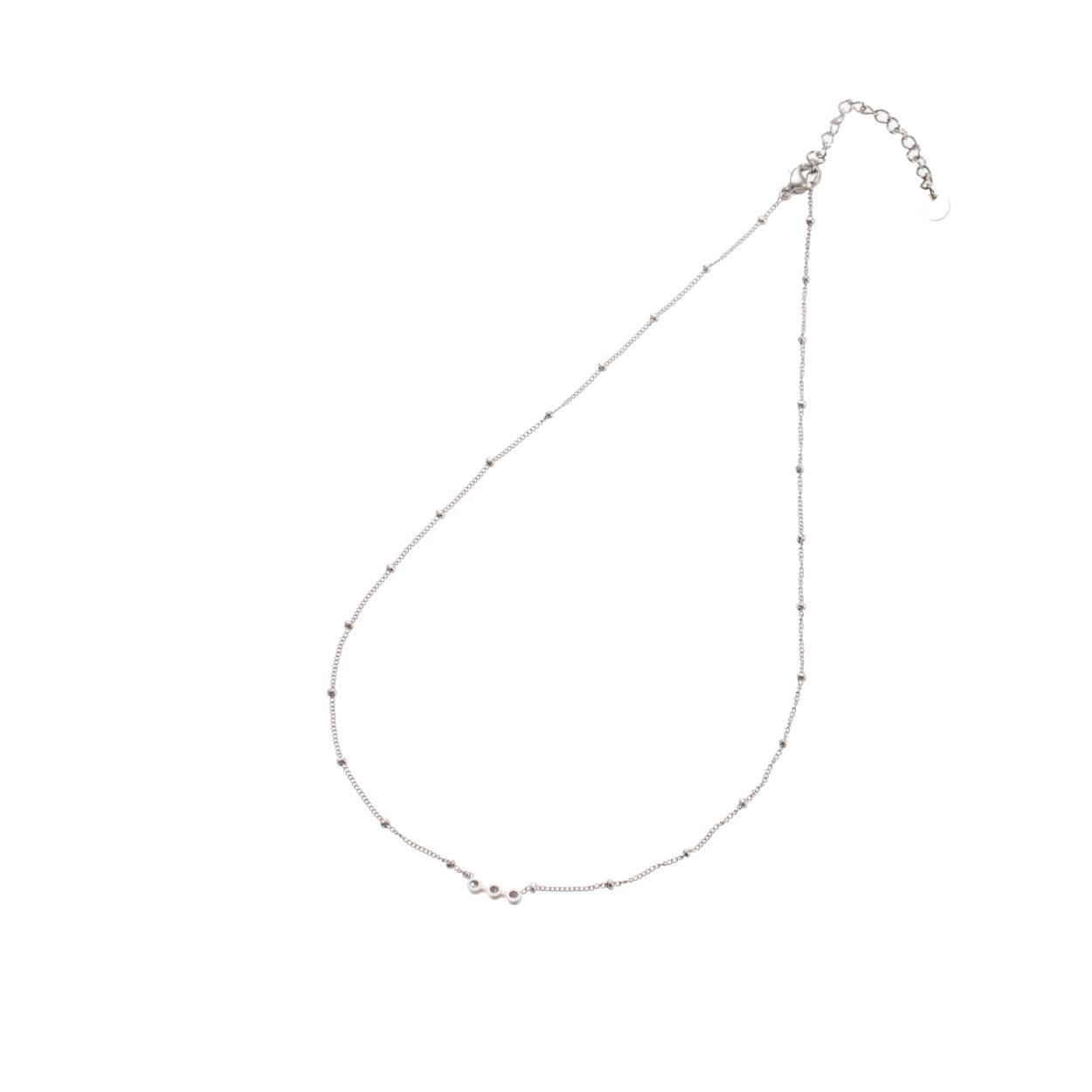 Kettingen
Een ketting is een sterk accessoire. Het maakt een outfit helemaal anders én helemaal af. Op dit moment vind je in onze collectie vooral fijnere stainless steel kettingen – perfect om meerdere kettinkjes samen en bij elkaar te dragen. 
Al onze kettingen zijn gemaakt van hoogwaardig stainless steel. De plating blijft daarom heel lang mooi en je kunt onze kettingen gerust dragen tijdens het douchen en sporten. Onze stainless steel kettingen herken je makkelij aan de kraftbruinen kaartjes op onze molens.