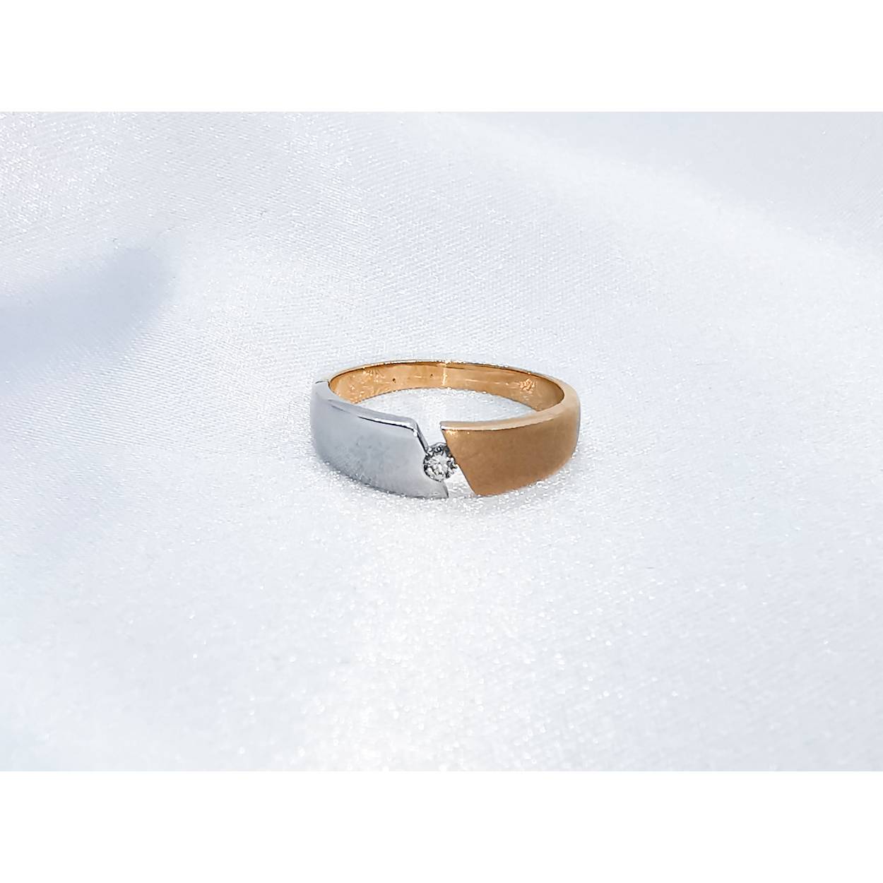 14 karaat Bicolor ring met Briljant. Rosé goud gesatineerd en wit goud.