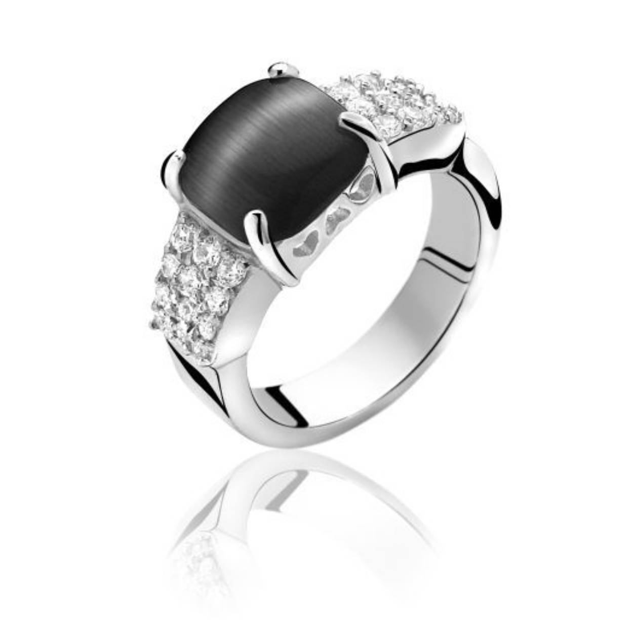 ZINZI zilveren ring met grote zwarte cateye en bezet met witte kleine zirconia's. Vervaardigd van eerste gehalte zilver (925) en met extra rodiumlaag voor een langdurige glans.
