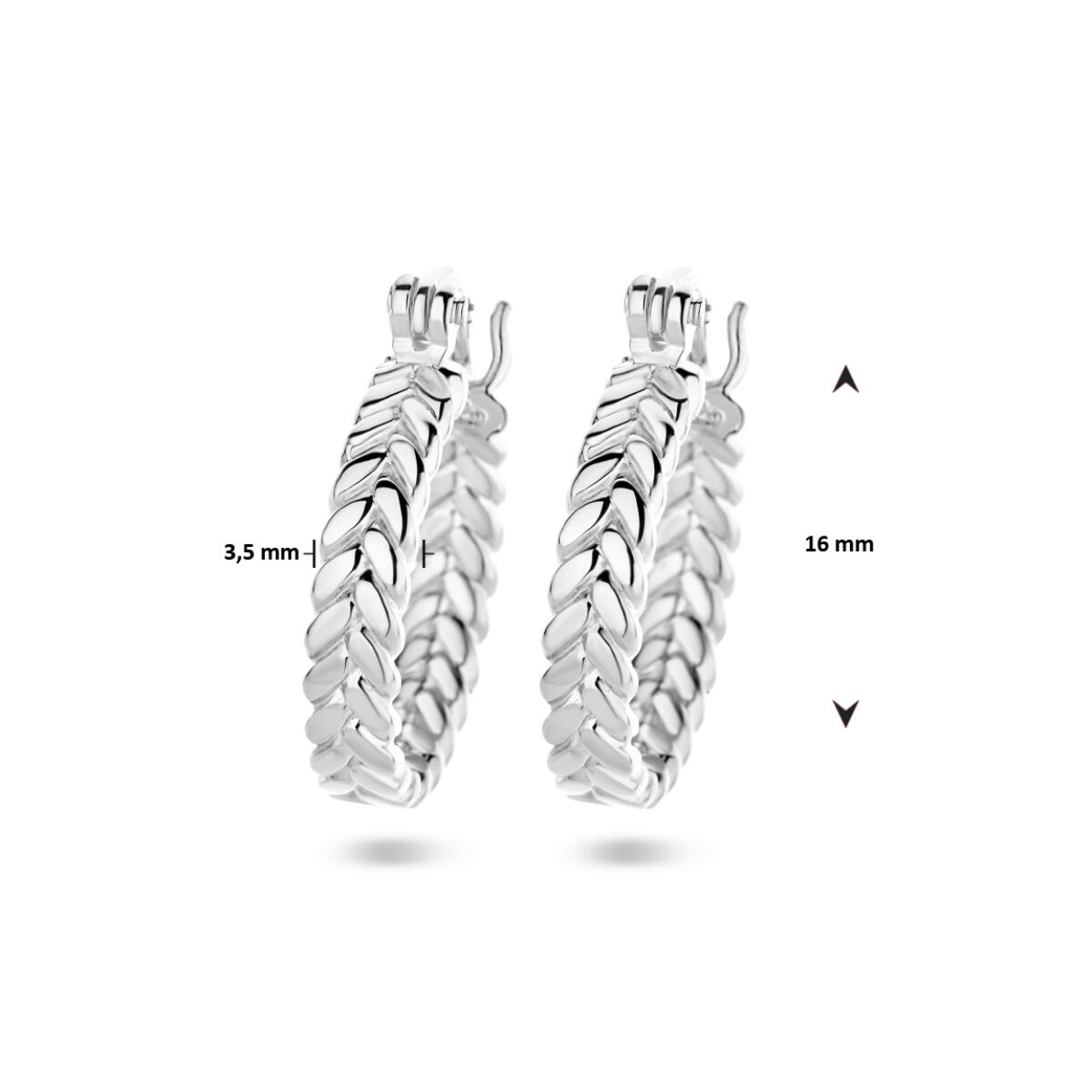 Gerhodineerd 925 zilveren oorringen met een diameter van 16mm.
