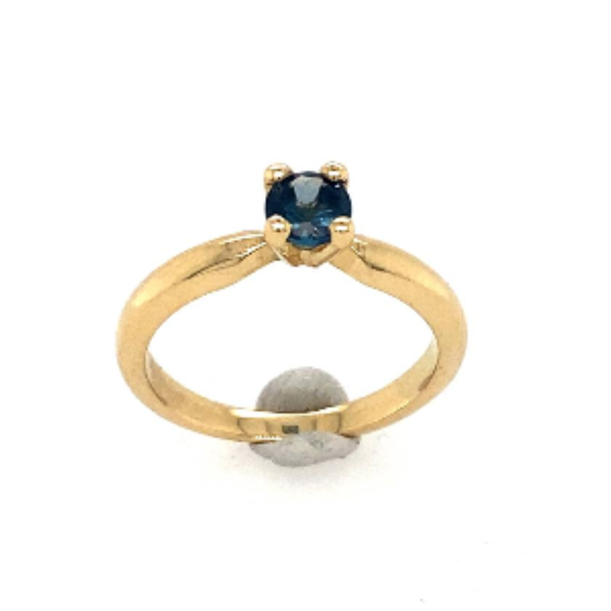 geelgouden solitair met london blue topaas