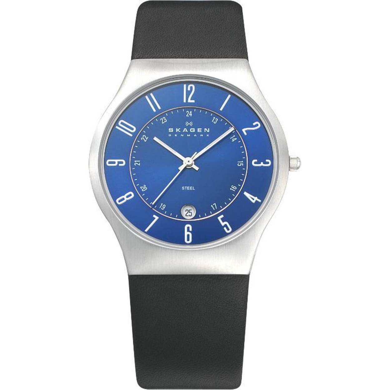 Dit horloge is een herenhorloge van het merk Skagen. De kleur van de kast is zilver en de kleur van de band zwart. De wijzerplaat is blauw van kleur. De kast van het horloge is gemaakt van edelstaal en de band is van leer. De tijdsaanduiding is analoog.