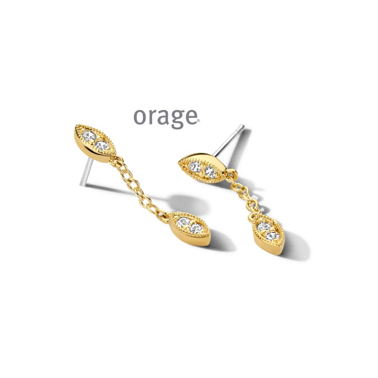 Goudkleurige lange oorstekers met zirkonium van Orage
Materiaal: 925 zilver, verguld
Ook verkrijgbaar in een kortere versie.