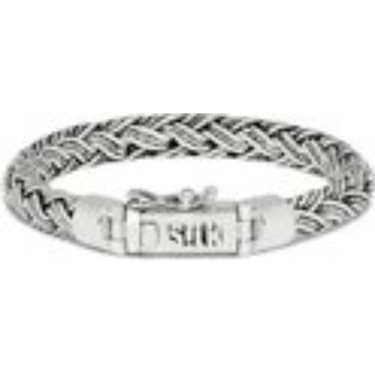 Deze bijzondere hand gevlochten zilveren armband heeft een mooie vossenstaart structuur van met bolletjes bewerkt draad, combineert ook goed naast een ronde leren armband uit de collectie van SILK Jewellery. een SILK armband wordt volledig met de hand gemaakt door onze bekwame Balinese & Javaanse zilver smeden. De double fox structuur dankt haar naam aan de vossenstaart schakel. De sieraden bestaan uit meerdere slanke vossenstaart schakels die met een dubbele streng met de hand gevlochten zijn en samen een bijzonder geheel vormen. De armband wordt in een mooie luxe geschenkverpakking verpakt.