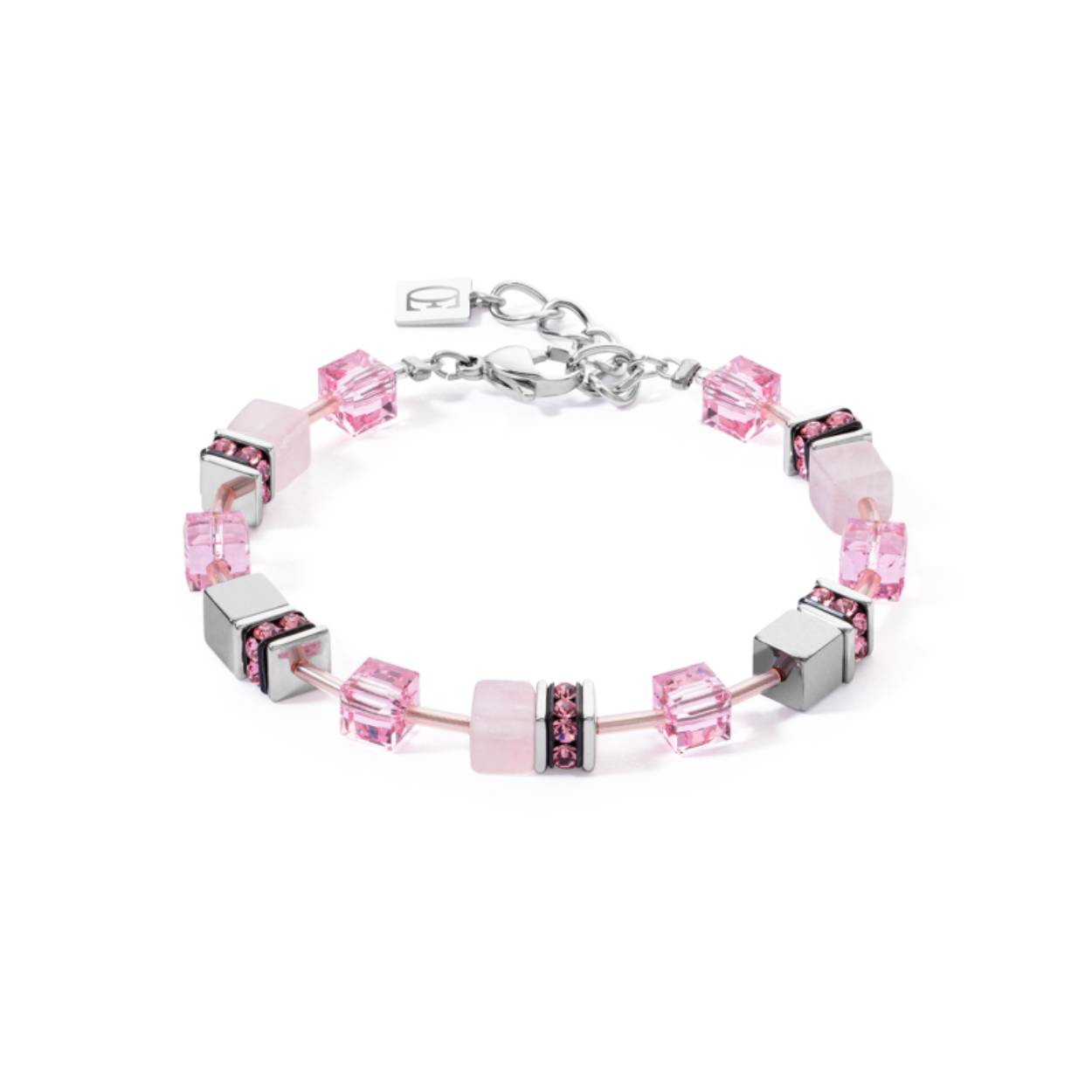 Deze armband met artikelnummer 4017/30-1900 is één van de mooiste armbanden van Coeur de Lion. Deze armband behoort tot de Geocube-collectie.

De lengte van deze armband telt 18.5 cm t/m 21.5 cm (verstelbaar - alle maten), wat voor veel dames perfect is. Maar ook door zijn prachtige ontwerp is deze armband natuurlijk voor veel dames een mooie optie. De mooie breedte van 6 mm past daarnaast goed bij de lengte, waardoor er echt één geheel ontstaat.
