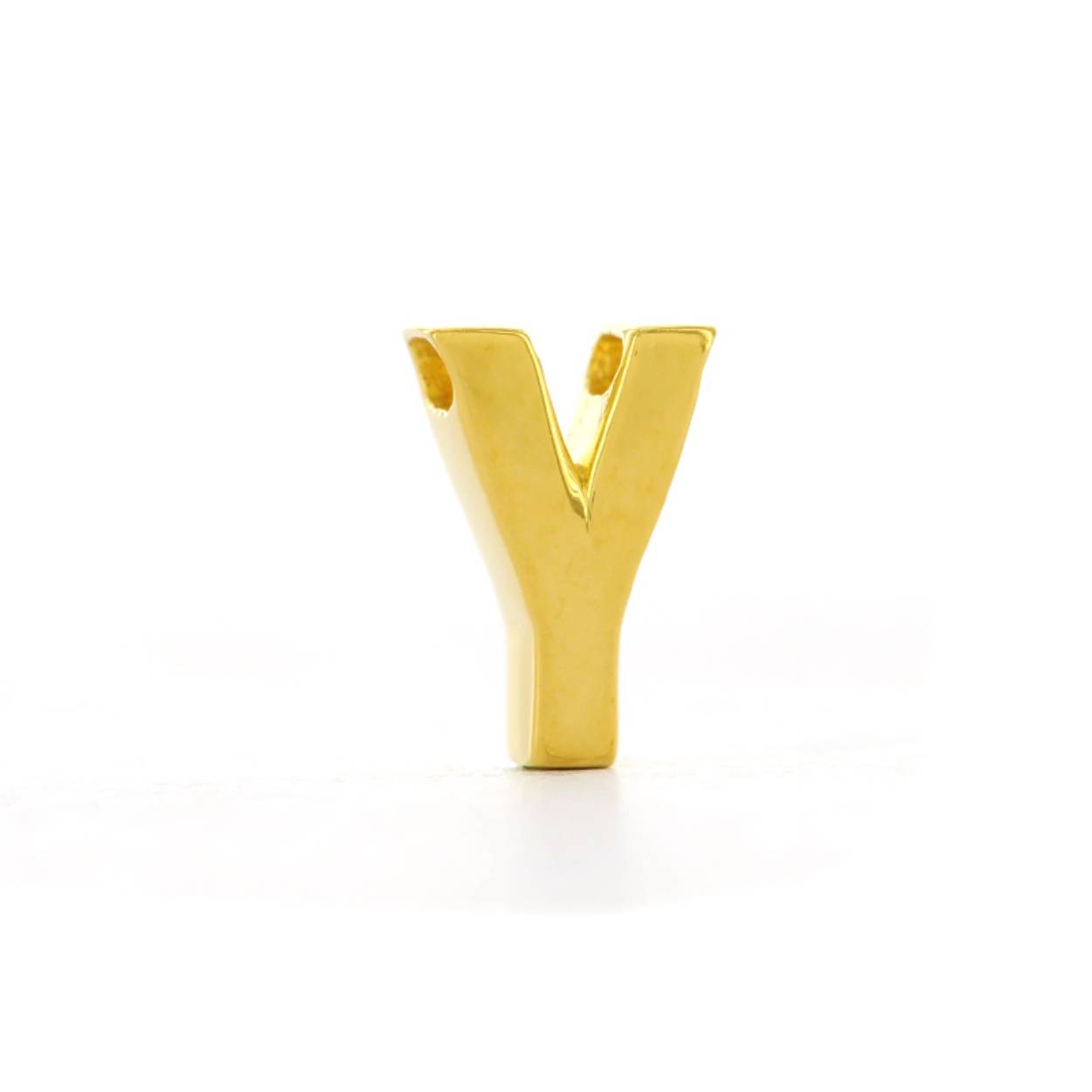 Voor deze hanger heb je een Imotionals ketting nodig. Imotionals kettingen hebben een klein oogje dat door de hanger past.

De collectie hangers en bedels van Imotionals bestaan uit initialen en symbolen. Kies je collier en bedel(s) naar keuze en creëer zo je gepersonaliseerde Necklace.  Je schuif de bedel aan het collier, de lengte kun je zelf bepalen, en hoe leuk is is om 2 of 3 lengtes samen te dragen. Creëer your own Necklace Party.

Imotionals is een zilveren sieradenlijn bestaande uit dunne colliers en hangertjes, het laatste in de vorm van initialen en symbolen. waarmee je door middel van colliers, initialen en symbolen expressie geeft aan jou gevoelens of gedachten.

Een letter sieraad zorgt ervoor dat je jouw look een persoonlijke touch kan geven. Kies voor je eigen letter of de letter van je beste vriendin, vriend, moeder of iemand anders die je dierbaar is. Je kunt er zelfs een hele naam aan hangen, met bijvoorbeeld een hartje of sterretje symbool voor extra betekenis. Ook mega leuk om te geven als cadeautje. Get it before it's gone!