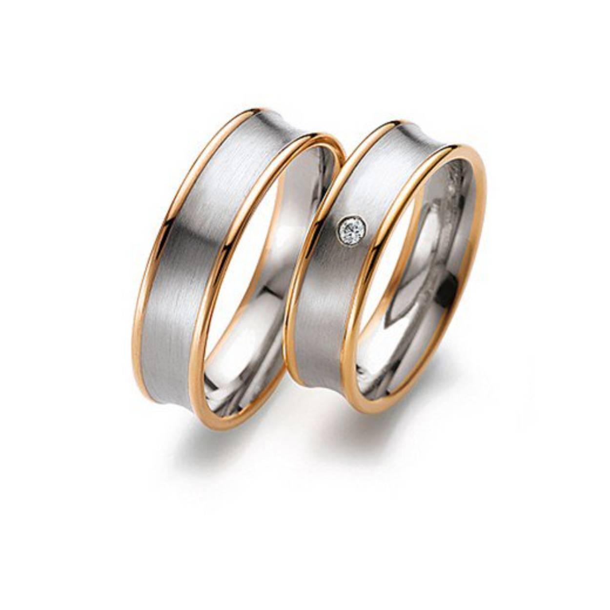 14 karaat gouden bicolor trouwringen g/w/g, de damesring is gezet met een 0.03crt briljant. Prijs is op aanvraag