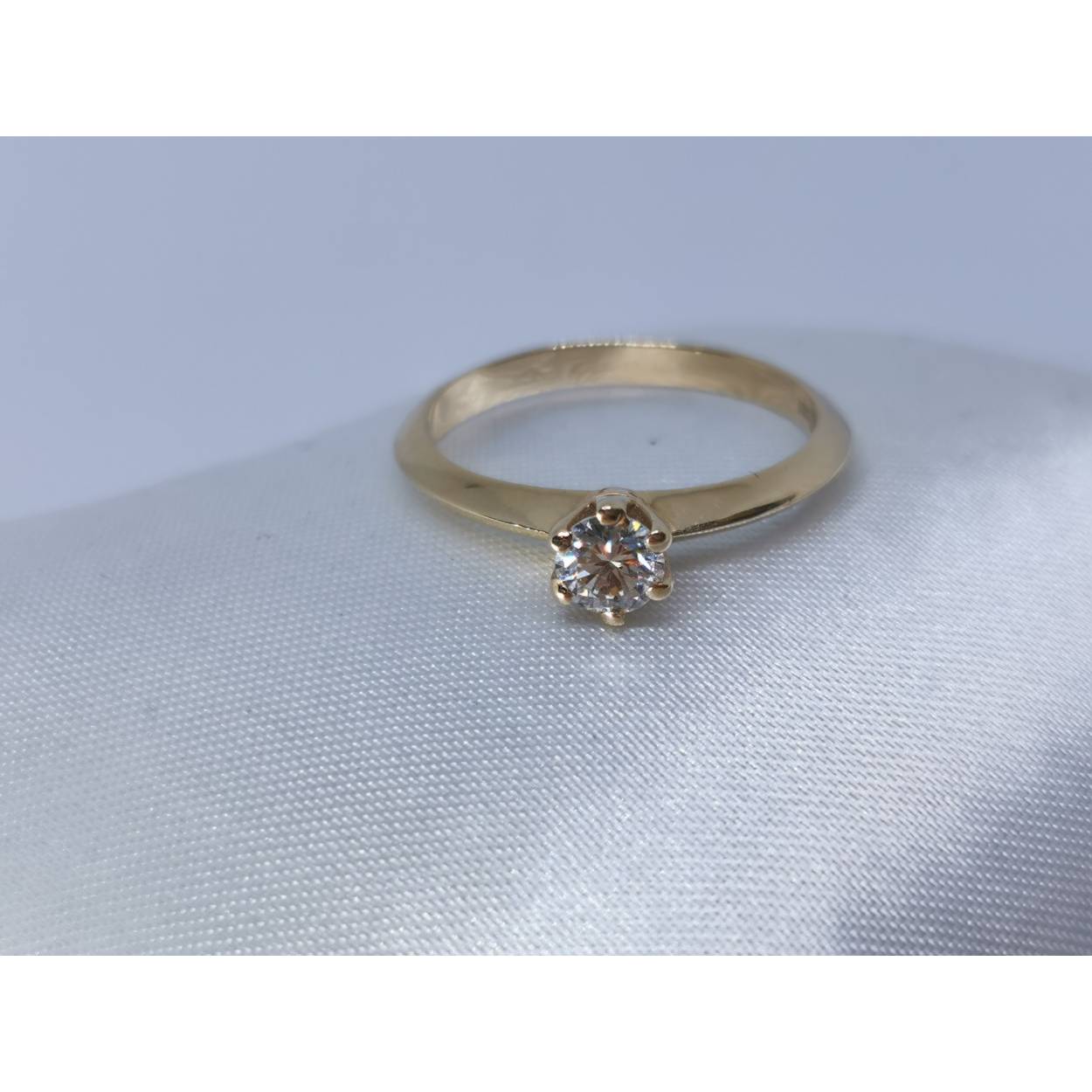 Soort: Diamant
Slijpvorm: briljant
Karaat: 0.31
Helderheid: VS1
Kleur: H
Aantal: 1