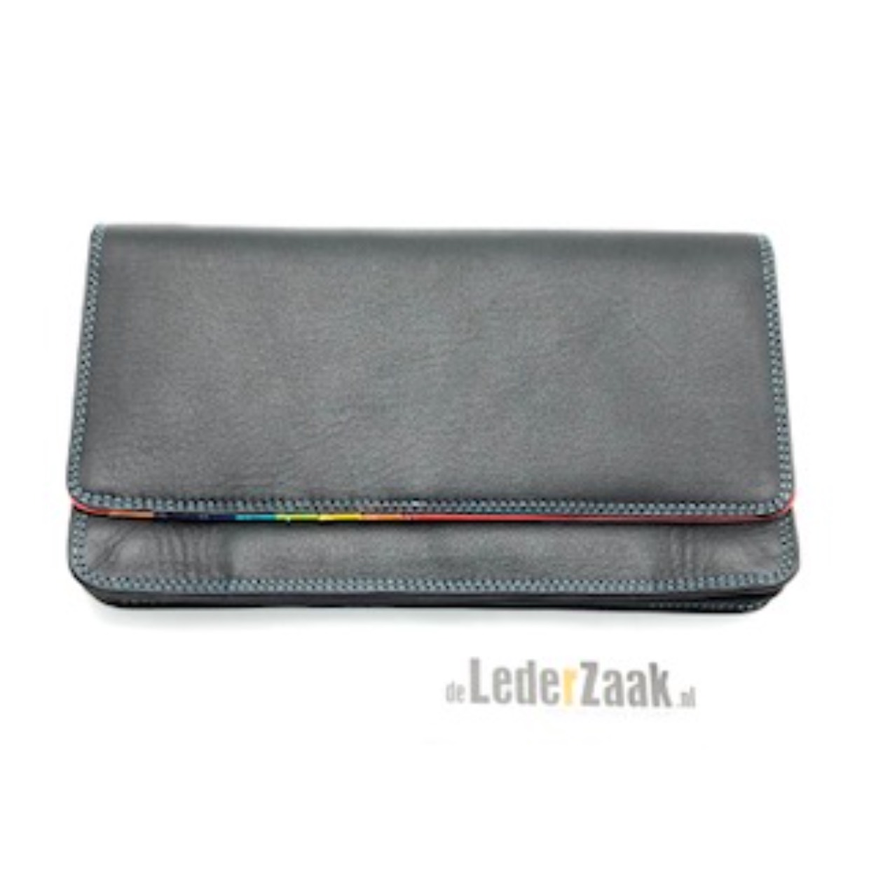 Omschrijving:
Deze medium Matinee Wallet van Mywalit is een klassieker die je het hele seizoen wilt dragen! Met veel ruimte voor bankbiljetten en munten, tien kaartsleuven, een transparant venster voor ID en een stijlvolle zilveren pen, is er genoeg ruimte voor al je essentials!
Afmetingen:
Breedte: 18 cm
Hoogte: 10 cm
Dikte/diepte: 2 cm