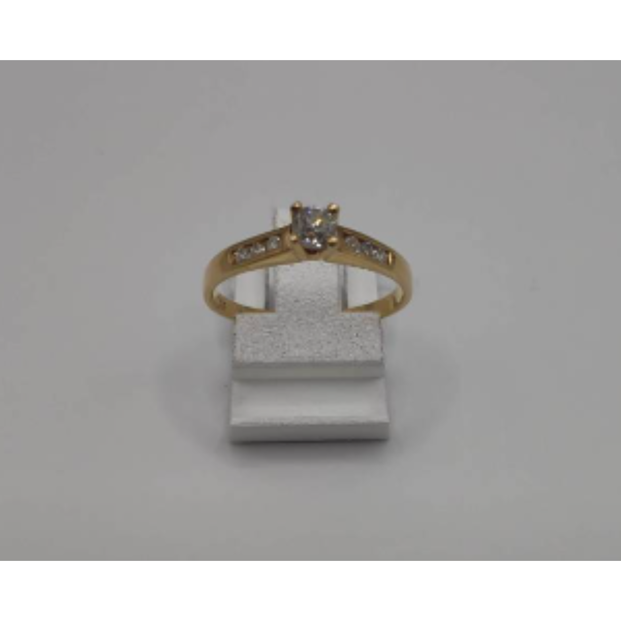 Gouden ring met diamanten