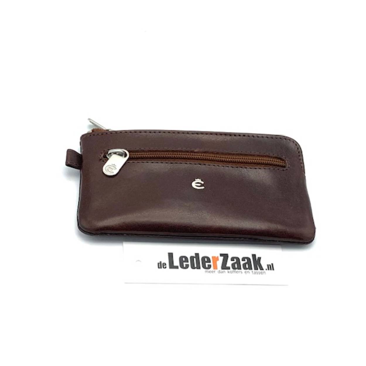 Italiaans hals leder. Gewoon een mooi stukje leer uit Toscane.
Twee ringen en een voorvak met rits.

Afmetingen:
Hoogte 7.5cm x breed 12.5cm x diep 0.5cm