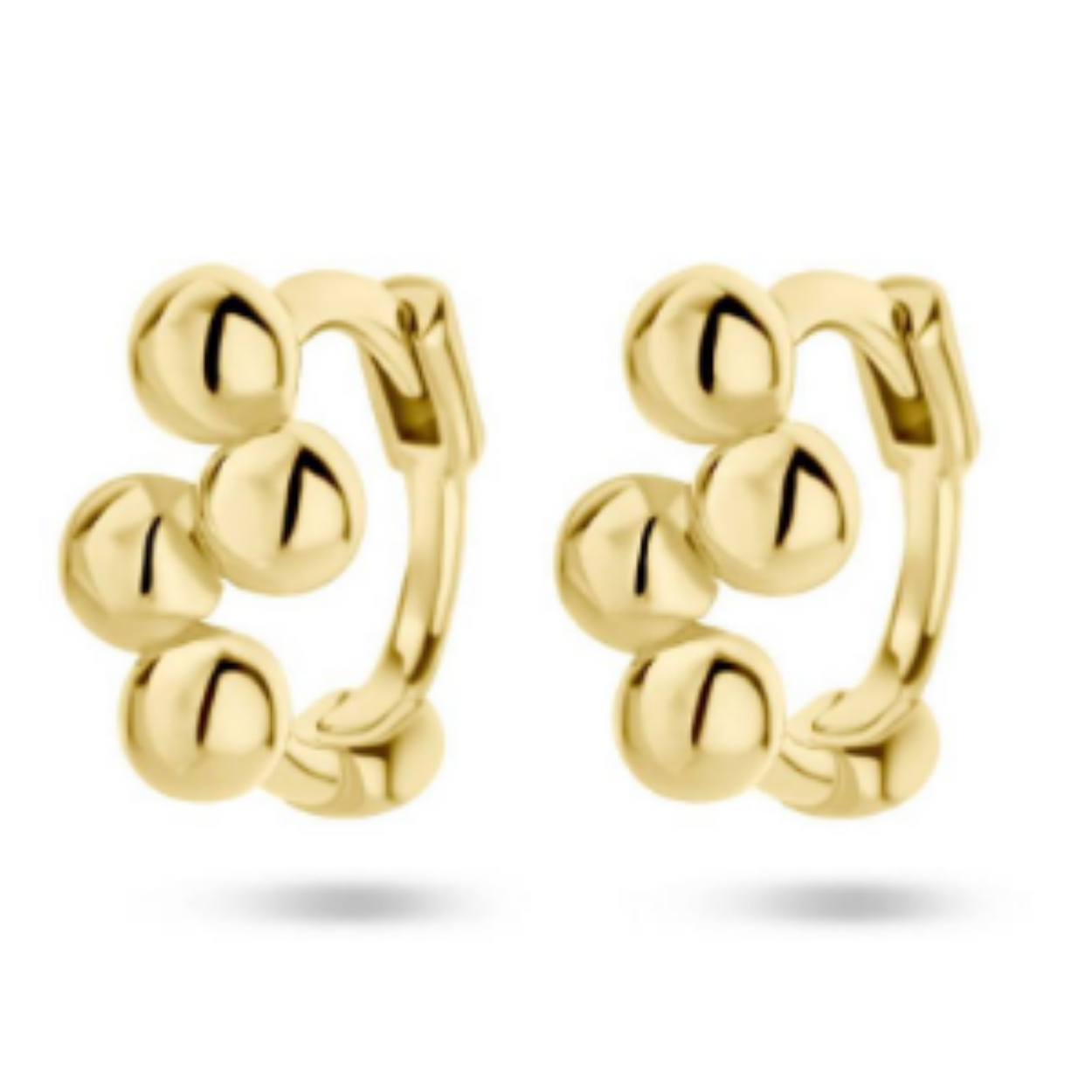 Geelgoud op 925 zilveren klapoorringen uitgevoerd met vier bolletjes. De oorringen hebben een afmeting van 8.5x5mm. Geen garantie op de plating.
