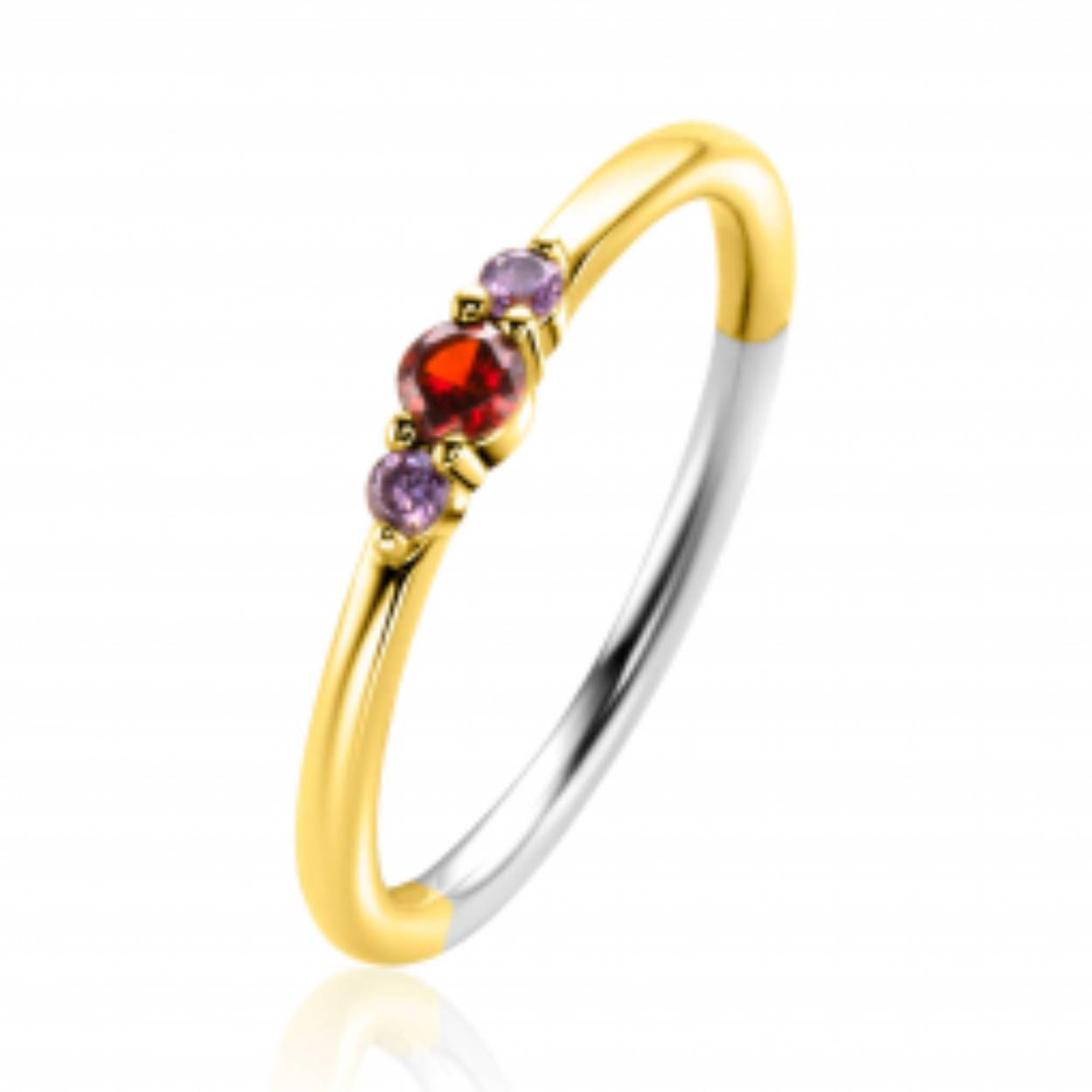 ZINZI gold plated zilveren ring met drie ronde chatonzettingen. De rood granaat kleursteen zit sierlijk tussen twee kleinere zettingen met paarse kleurstenen. De ring is 3mm breed. Vervaardigd van eerste gehalte zilver (925) en voorzien van een extra geel vergulding.