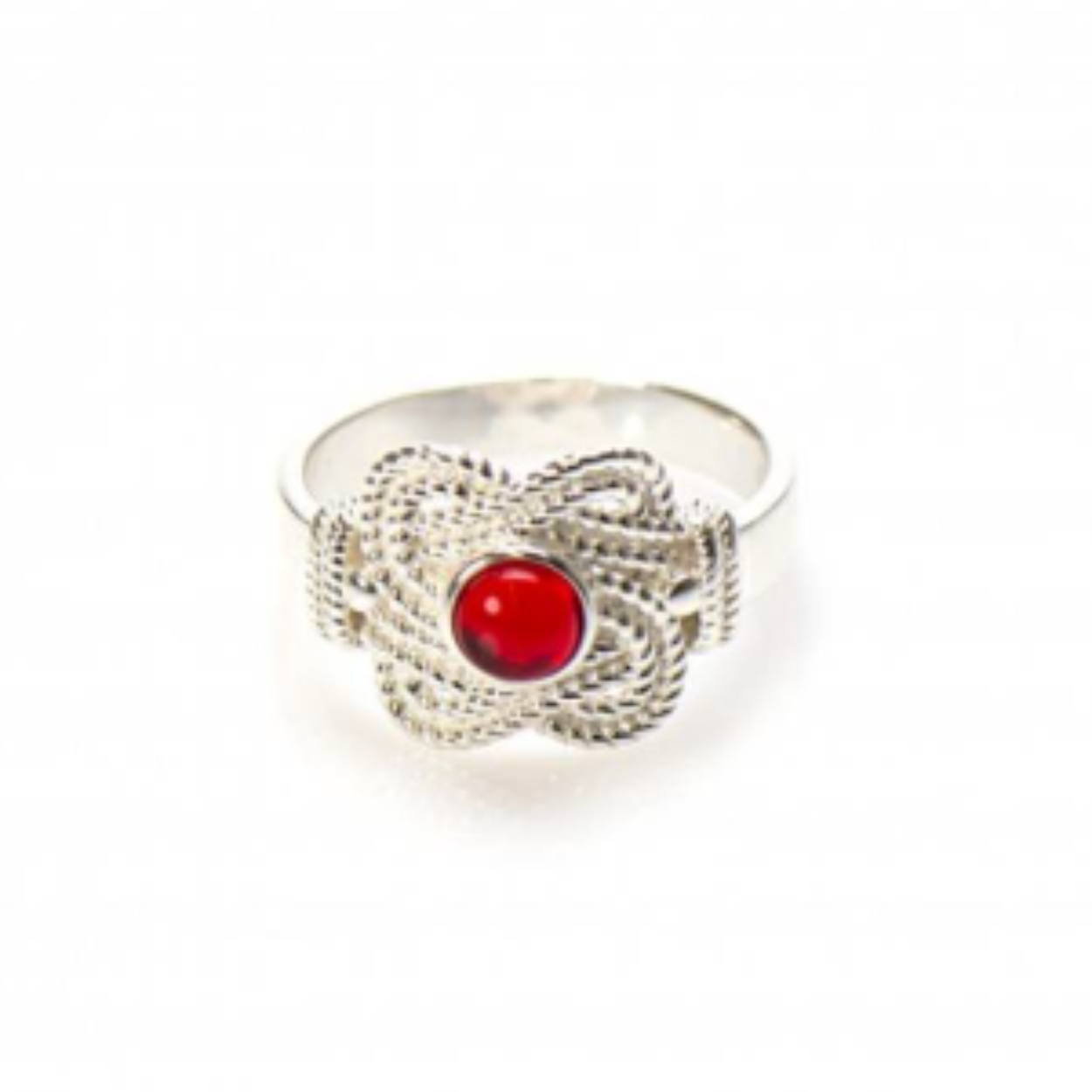 Deze Surinaamse mattenklopper ring met rode steen heeft een stijlvol Surinaams design met een goed oog voor de details. Deze Surinaamse mattenklopper ring met rode steen heeft een culturele betekenis.

Onze Surinaamse sieraden zijn bijna allemaal handgemaakt. Daardoor zijn bijna alle Surinaamse sieraden die wij aanbieden uniek!