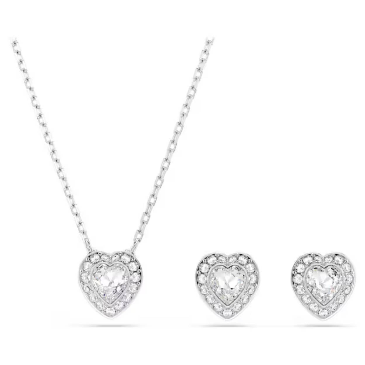 Deze Swarovski-sieradenset is voorbestemd voor romantiek. De sieraden met een rodium toplaag bestaan uit een hanger en een paar verfijnde oorknopjes, elk met een hartvormig kristal omringd door een glinsterende halo van heldere pavé. Geef deze weerspiegelende set cadeau aan een dierbare om te laten zien hoeveel u om deze persoon geeft.
