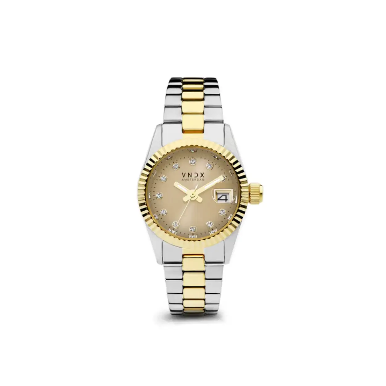 Ontdek de Dare Devil XS: een verfijnd horloge met een slanke kastdiameter van 26 mm, een waterdichtheid van 3 ATM en luminor wijzers. Dit horloge is het toonbeeld van subtiele elegantie en functionaliteit. De beige wijzerplaat voegt een vleugje sprankeling toe, terwijl de datumaanduiding je altijd op schema houdt. Of je nu overdag of ‘s nachts actief bent, de lichtgevende wijzers zorgen voor uitstekende leesbaarheid, zelfs in het donker. Wees jezelf, creëer je eigen stijl en kies je eigen pad! Just be a Dare Devil, It’s Never Too Late!