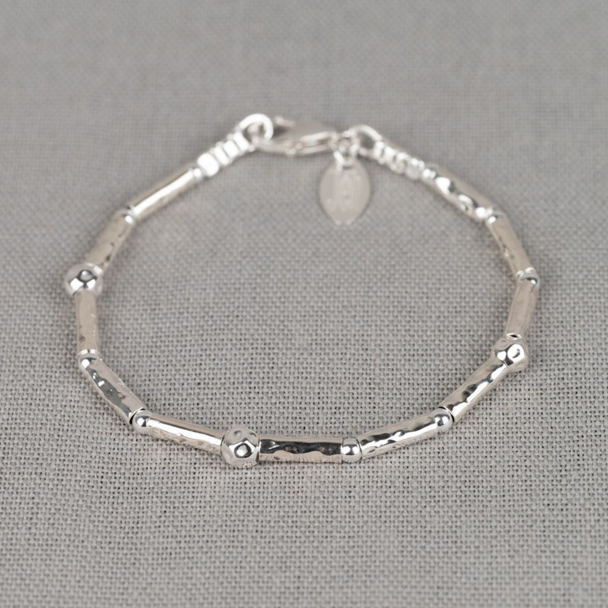 Armband gemaakt van 925 sterling zilveren balletjes en buisjes. Combineer deze armband met het bijpassende collier!