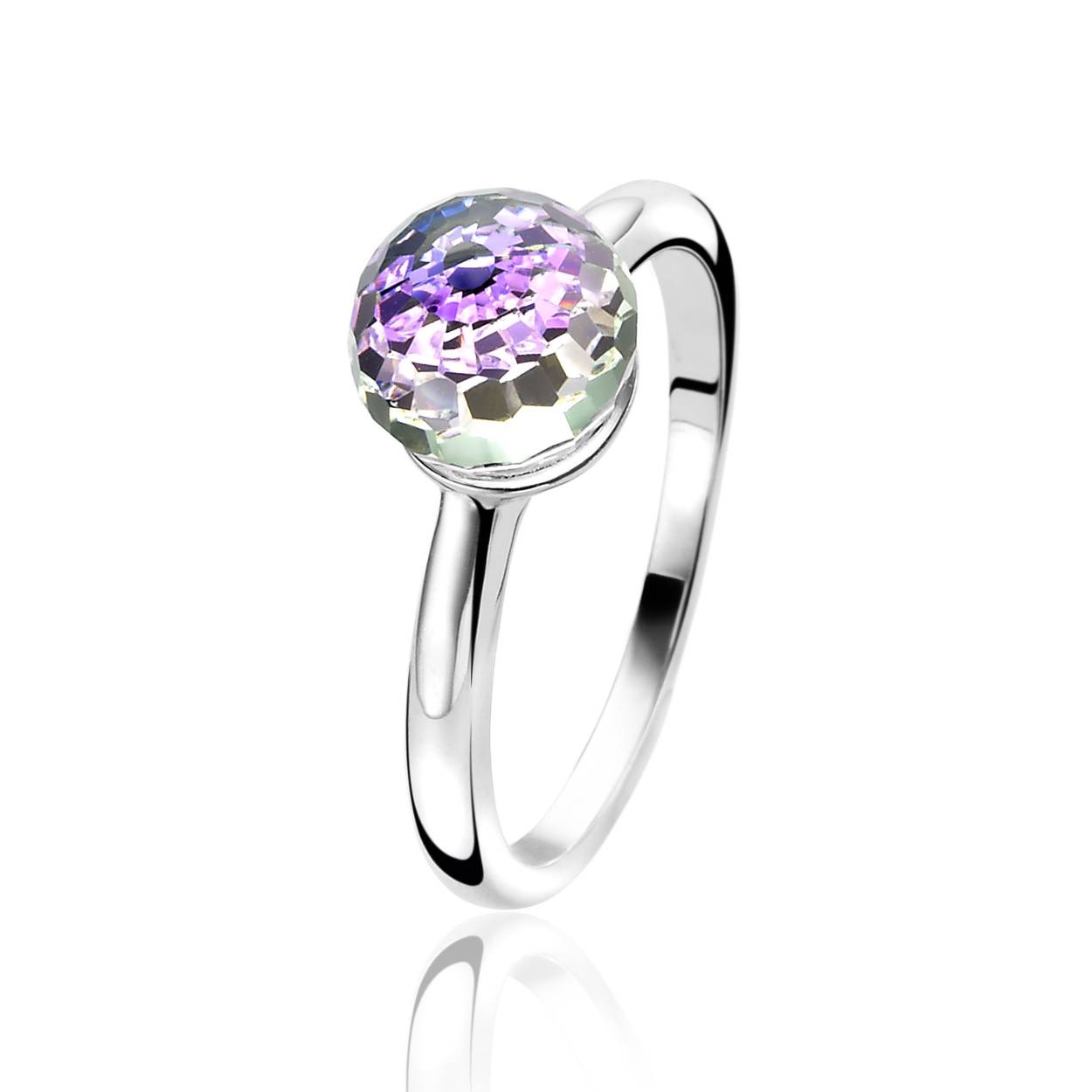 ZINZI zilveren ring met 8mm grote ronde multicolour paarse Swarovski crystal. Deze crystals van Swarovski zijn uniek door de vele facetten en nemen steeds een andere kleur paars aan, afhankelijk van het lichteffect.