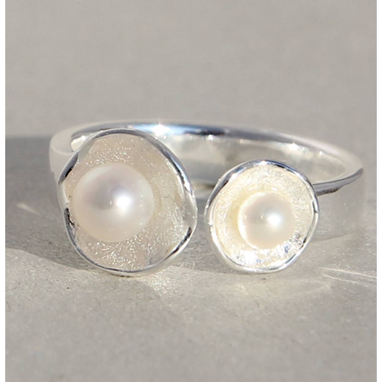 zilveren ring met twee zoetwaterparels