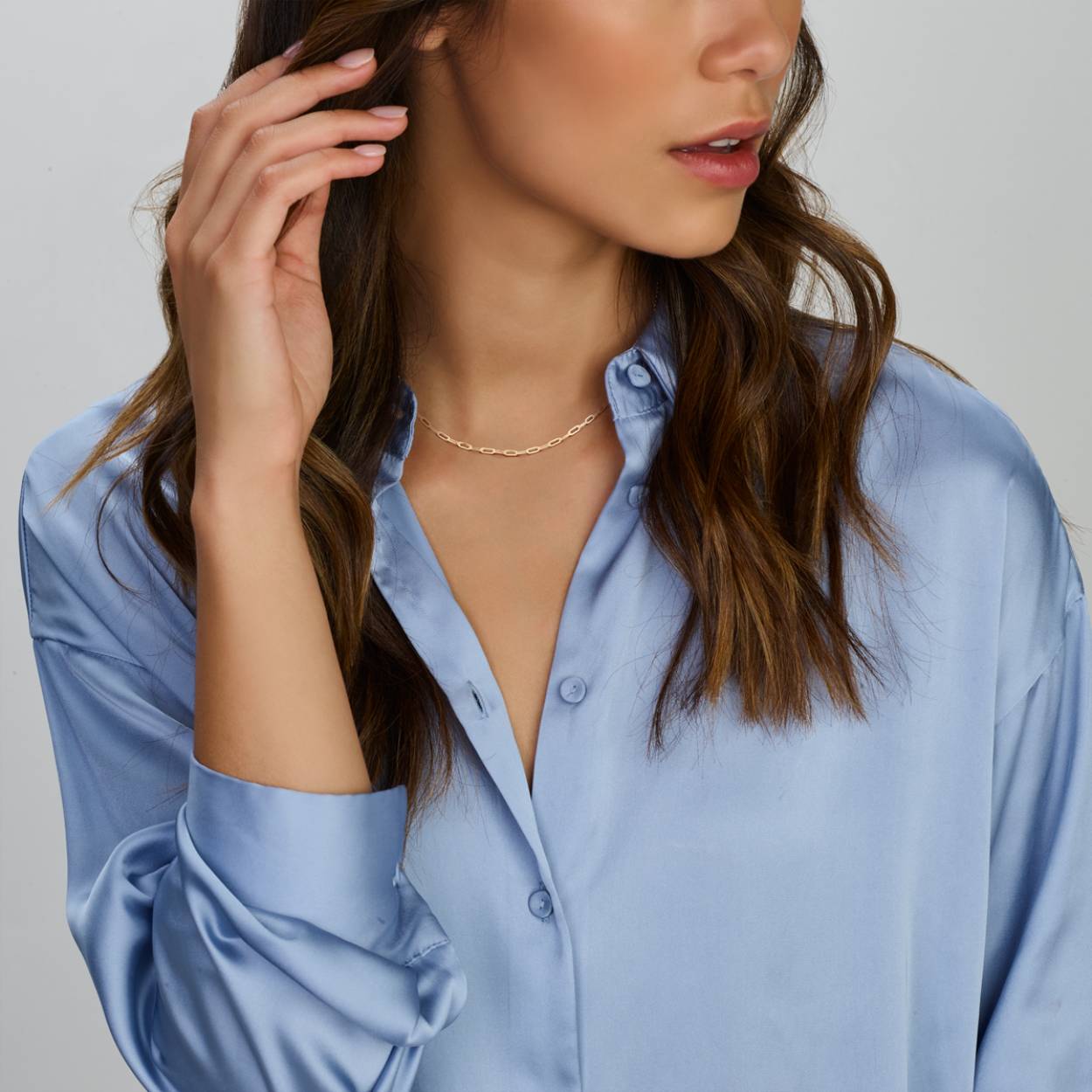 Gerhodineerd 925 zilveren paperclip collier uitgevoerd met een karabijnsluiting. Het collier heeft een schakelbreedte van 2.2mm.