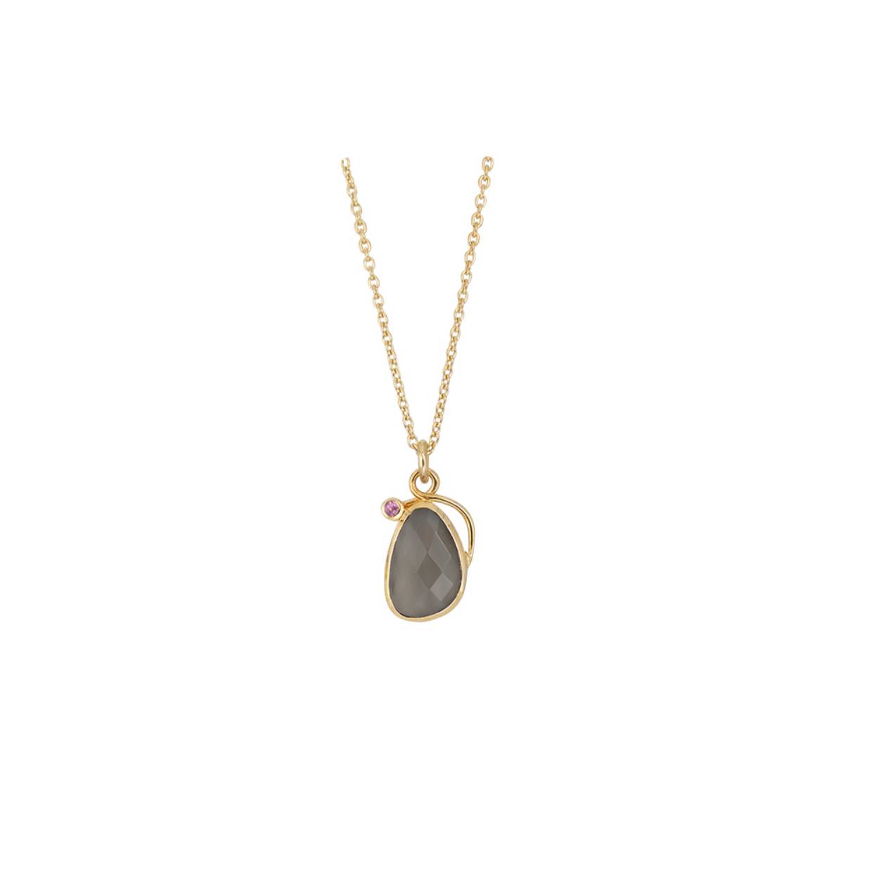Deze geel goud vergulde ketting kan op zowel 42 al op 45 cm gedragen worden. De hanger bevat een gefacetteerde grijze maansteen van 14 x 9 mm en een ronde roze toermalijn van 2 mm.