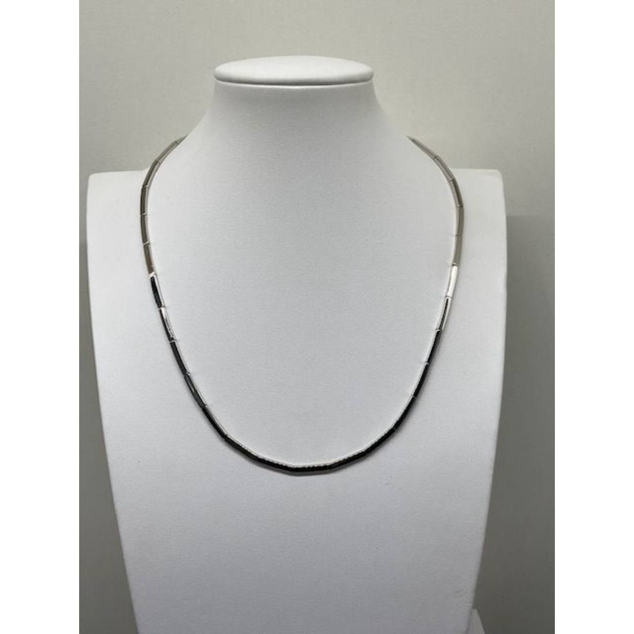 Witgouden strakke schakel collier. 