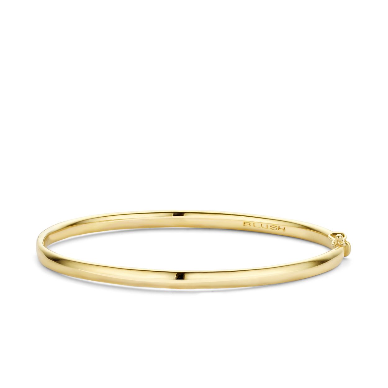 Deze klassieke, ovalen bangle armband van 14k geelgoud is voorzien van een bakslot, waardoor de armband extra vergrendeld is. De omvang is 17 cm en de band is 4 mm breed. Mooi om te combineren met andere geelgouden sieraden uit onze collectie.