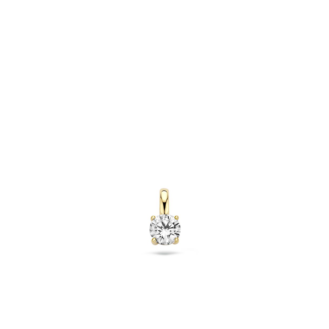 Deze elegante geelgouden hanger bevat een briljant geslepen zirkonia in een chaton zetting. De hanger heeft een doorsnede van 5 mm en is prachtig op zichzelf, maar ook goed te combineren met andere sieraden met zirkonia.