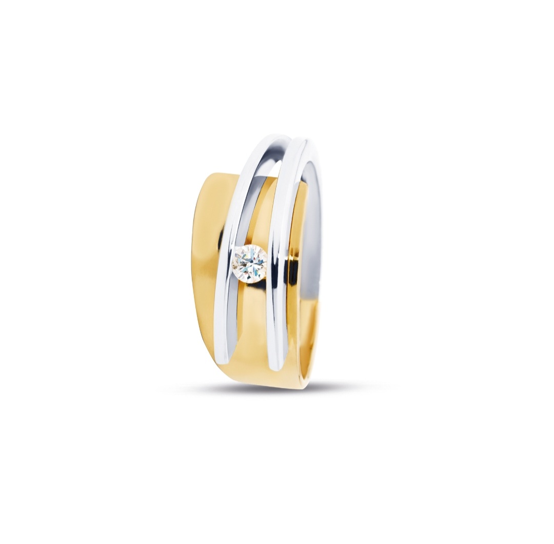 
R&C Legacy Collection Galla ring RIN0052, bicolor 0.08crt SI/R maat 55
Sinds 1947 maakt R&C diamanten sieraden. R&C is een familiebedrijf in zijn puurste vorm, inmiddels derde generatie en de passie voor dit bijzondere vak is alleen maar gegroeid.

By R&C:

Al onze sieraden worden gemaakt van goud en de allermooiste diamanten die wij kunnen vinden. Altijd handgemaakt in ons eigen Nederlandse atelier in Haarlem, door de allerbeste goudsmeden. Wij maken ieder sieraad uitsluitend op bestelling, daardoor is ieder sieraad uniek en speciaal voor de uiteindelijke draagster gemaakt. Wat wij creëren is: De natuur op haar allermooist.

